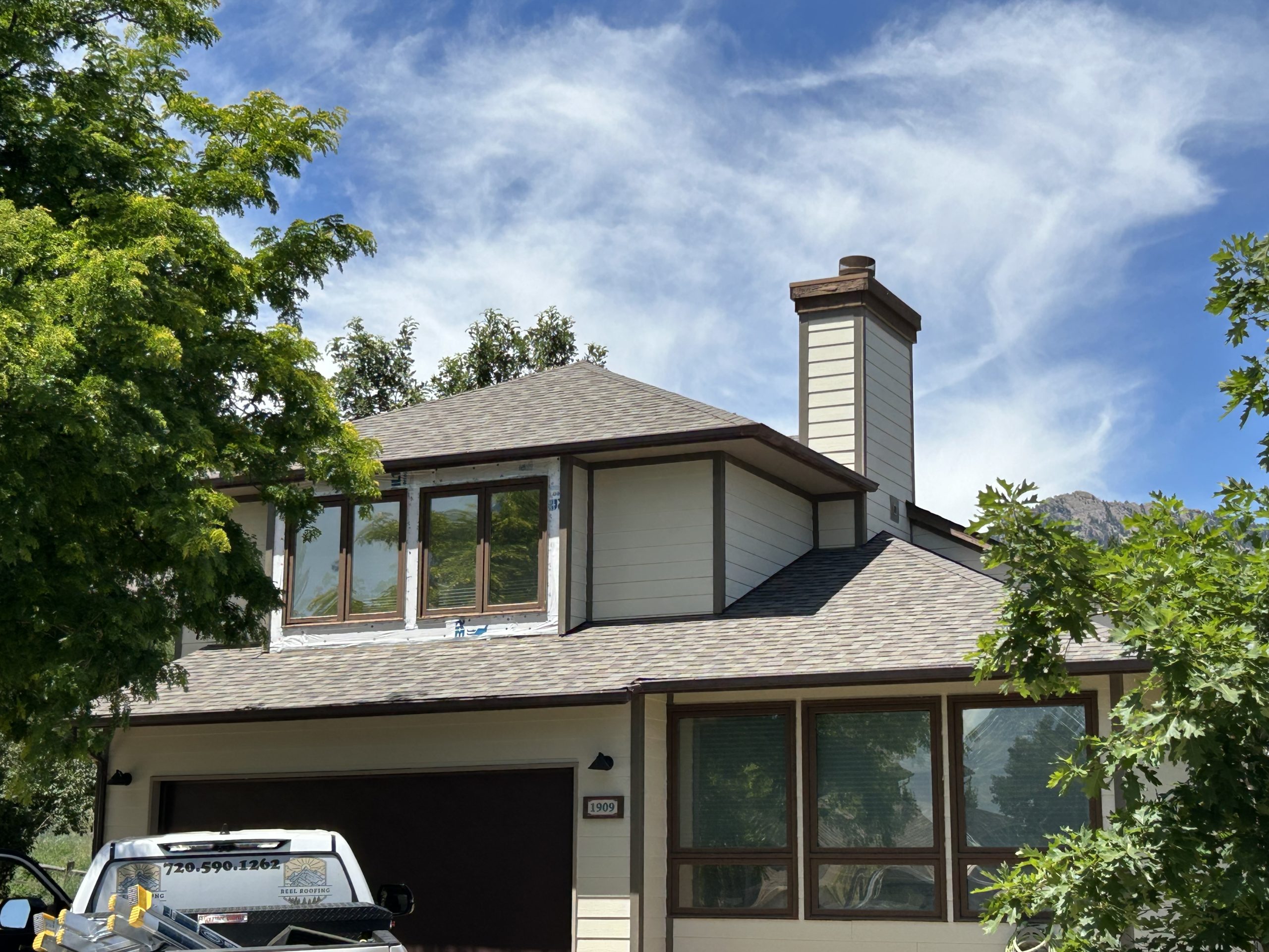 Residential  siding repair in colorado by reel roofing 